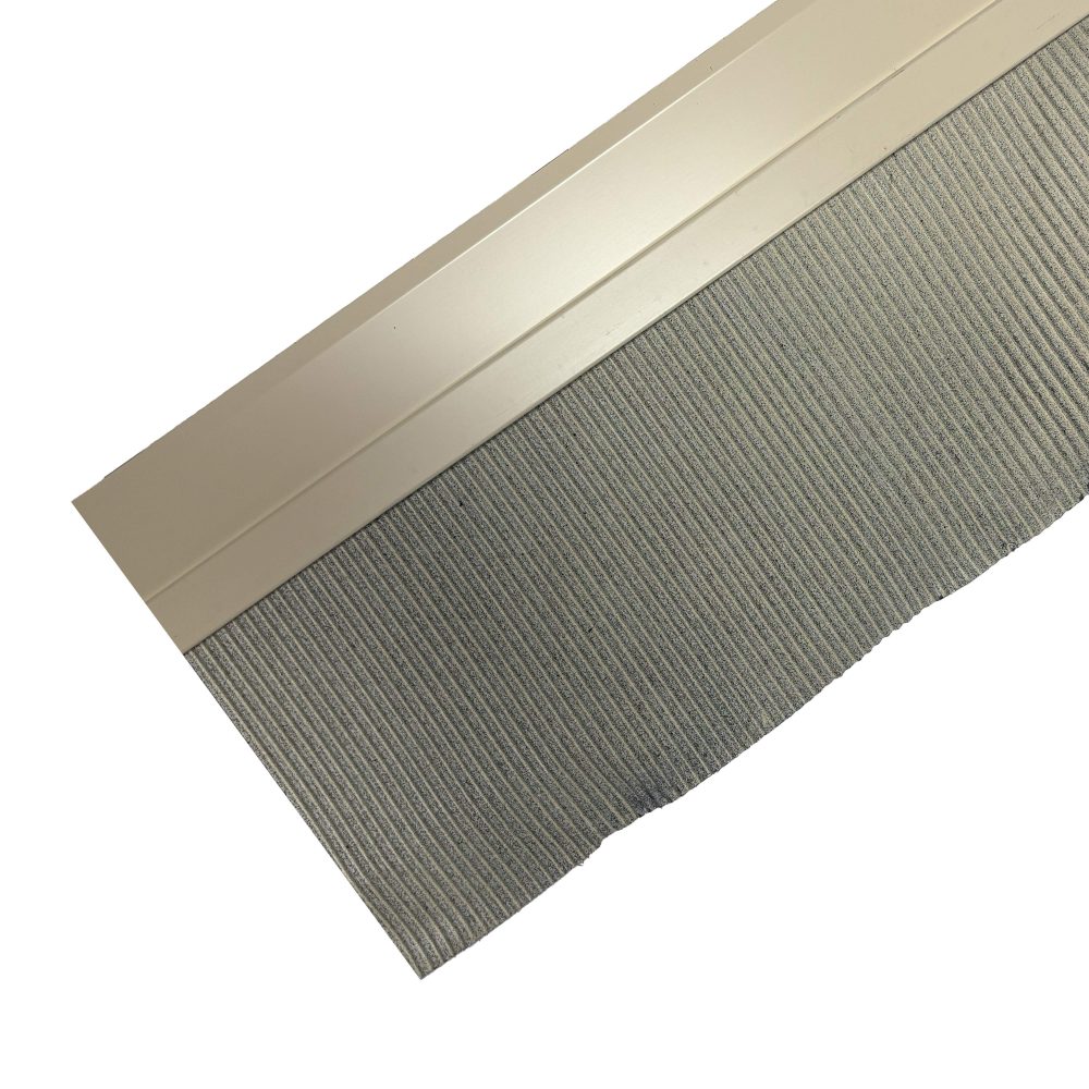 Solin à Bavette Plomb Plissé Naturel Vieilli - Largeur 170 mm - Porte-Solin Sahara Intégré - Modèle Joint Mastic - Longueur 2m